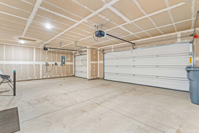 Building Photo - 5126 E Sylvan Hart Dr
