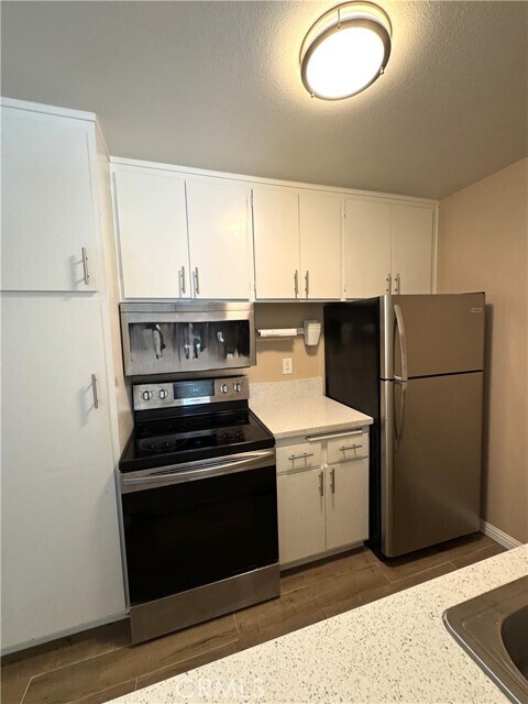 Building Photo - 660 The Village