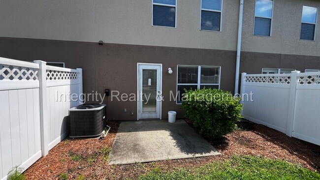 Building Photo - 3 bed/ 2.5 bath townhome in Fleming Island