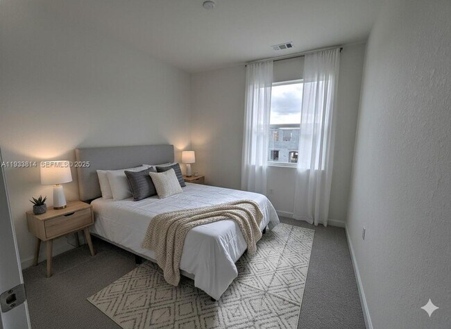 Building Photo - 1082 SE 2nd St