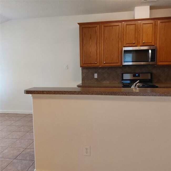 Building Photo - 1909 Roaring Springs Dr