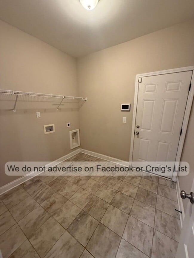 Building Photo - Carolina Lakes- Maplewood Drive