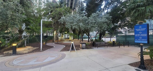 Building Photo - 31 SE 5th St