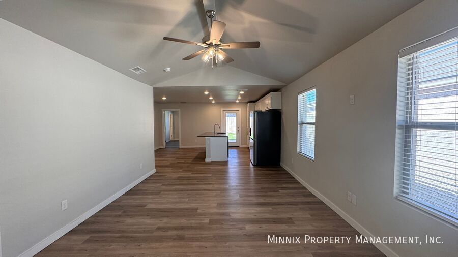 Building Photo - 7706 Elm Ave