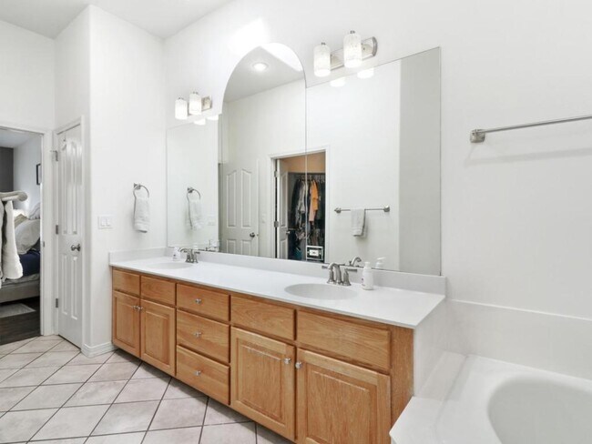 Building Photo - 695 W Riodosa Dr