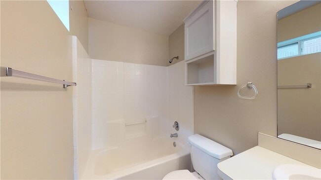 Building Photo - 1511 Hollow Hill Dr