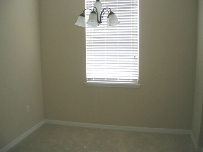 Building Photo - Freshly Painted 3-Bedroom Townhome with Garage and Driveway Parking, in St. Cloud, Florida