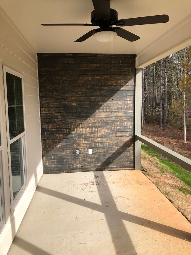 Building Photo - r368