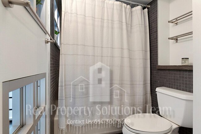 Building Photo - Downtown Condo!