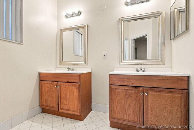 Building Photo - 3717 Pebblebrook Manor