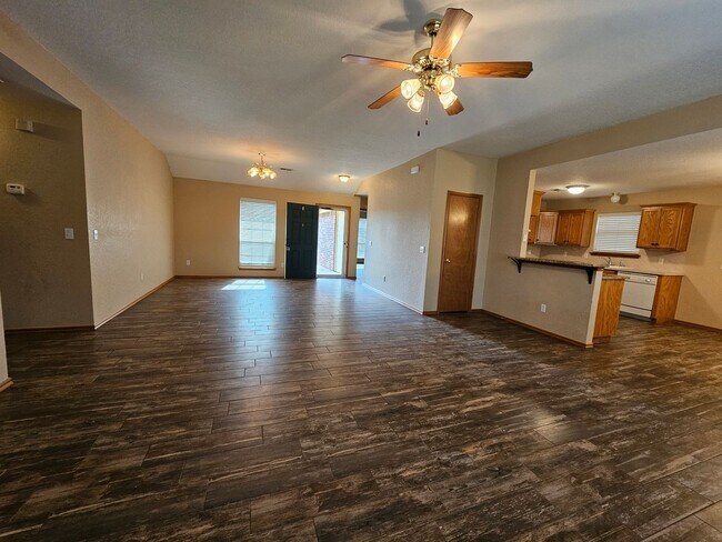 Building Photo - (3) Bed/(2) Bath in Tecumseh Ridge Addition Avail NOW! Pets Negotiable.