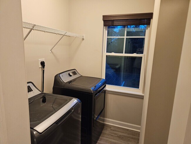 Building Photo - Charming 3-bedroom, 2-bathroom unfurnished home - No HOA - Sneads Ferry