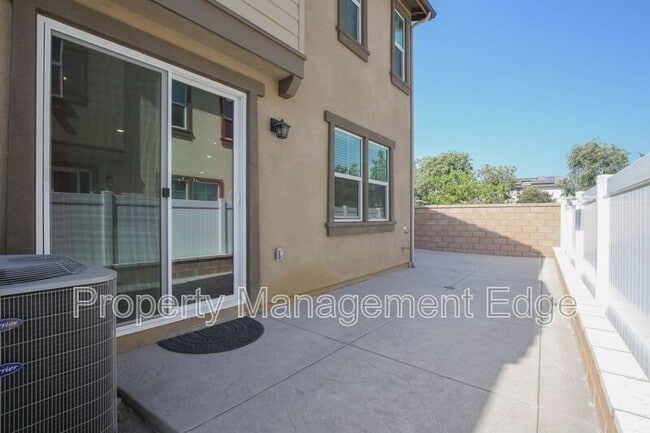 Building Photo - 40268 Birchfield Dr