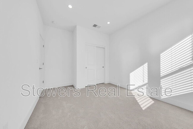 Building Photo - 3001 Ivory Ter