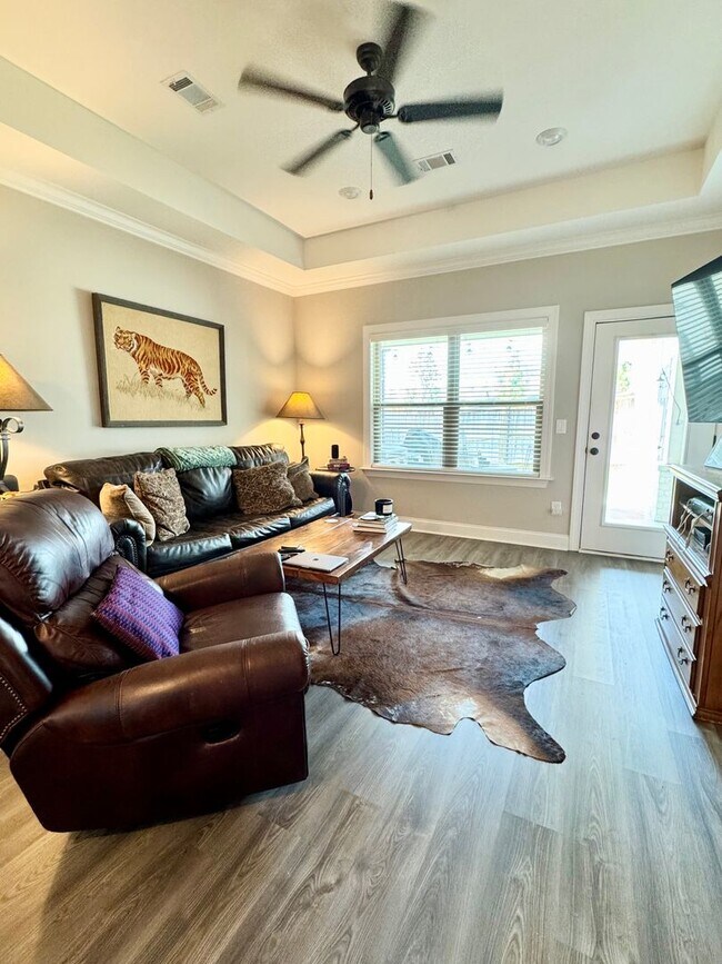 Building Photo - 504 Grey Oak Cir