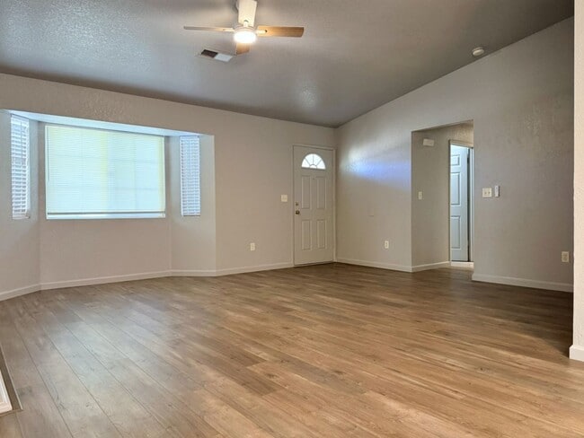Building Photo - 520 St Teresa Ct