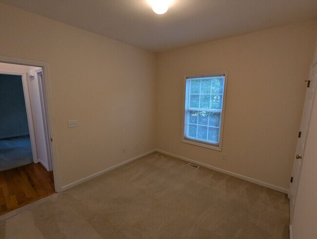 Building Photo - Spacious 4-Bedroom, 3-Bath Home in Parkside!