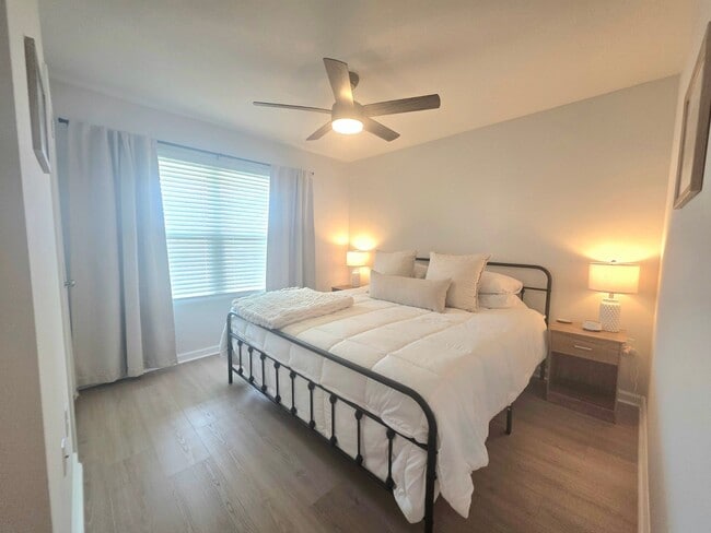 Building Photo - 4375 White Cedar Ct