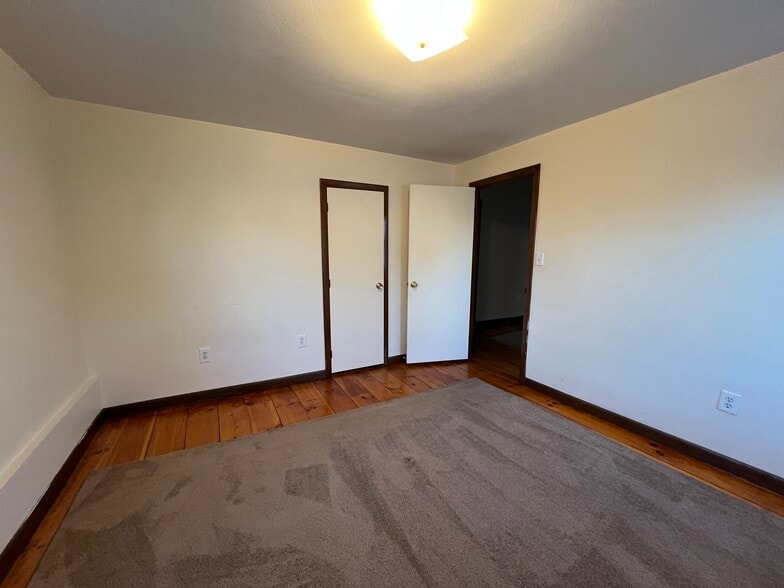 Building Photo - 111 W Hollis St