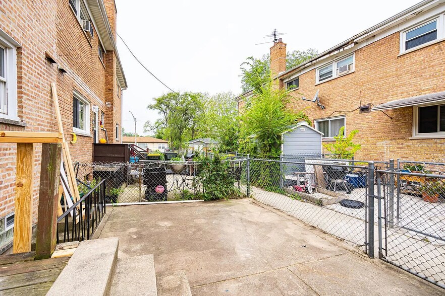 Building Photo - 9543 Sumac Rd