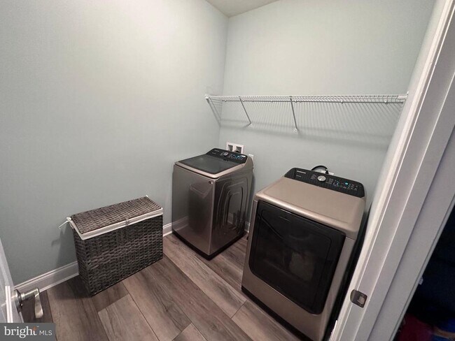 Building Photo - 33842 Darlington St