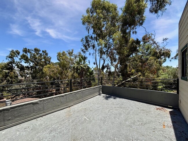 Building Photo - Charming & Spacious 2BD/2.5BA House in Nor...