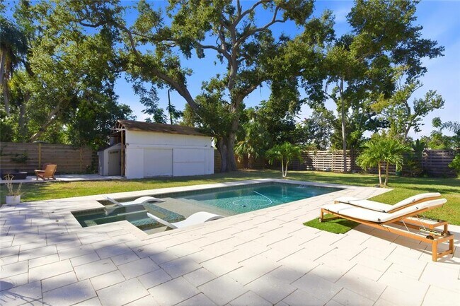 Building Photo - 2826 Marlette St