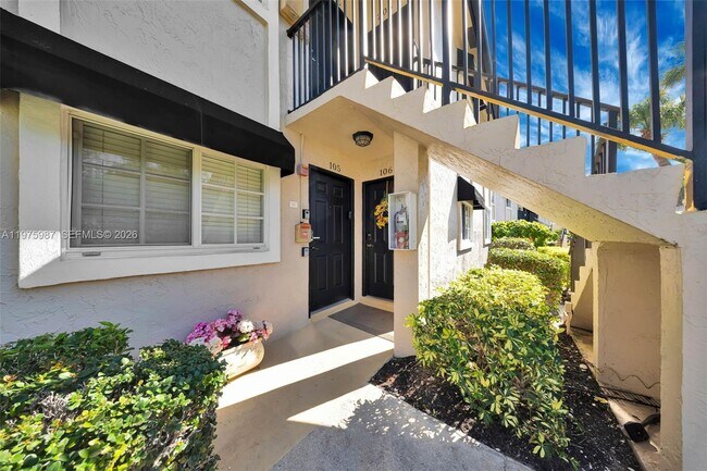 Building Photo - 4040 Crystal Lake Dr