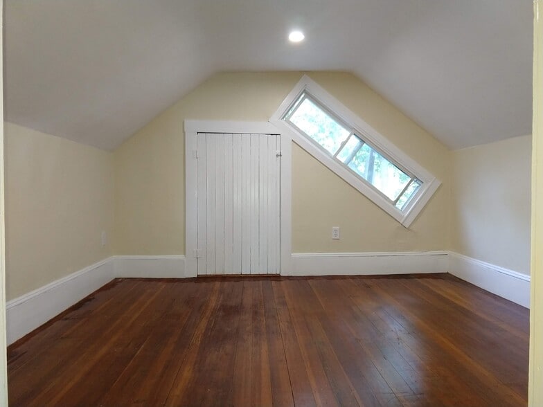 bedroom - 91 Irving St
