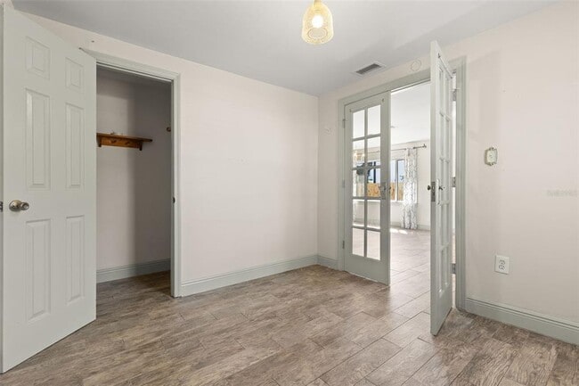 Building Photo - 8507 Claonia St