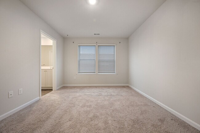 Building Photo - 62 Pepperwood Dr