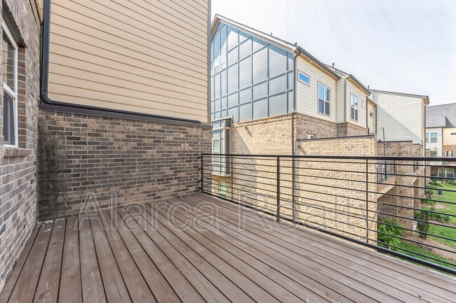 Building Photo - 2727 Grand Union Way