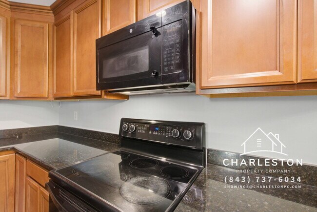 Building Photo - 2067 Dogwood Rd