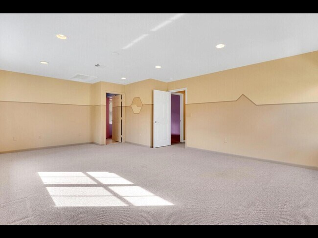 Building Photo - 3043 Hartridge Terrace