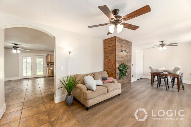 Building Photo - Single Family Home in a Great Location.