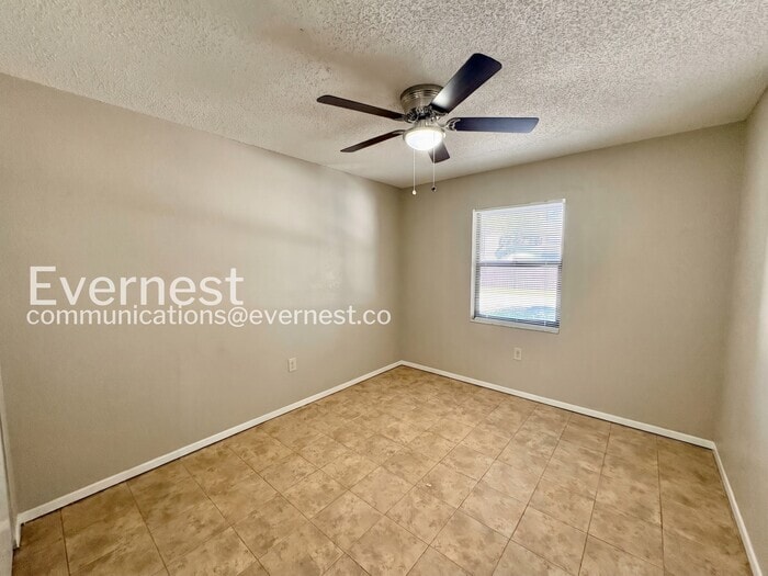 Building Photo - 1059 Spirit Lake Rd