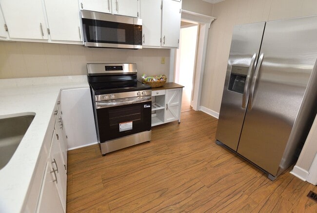 Building Photo - 1420 Eastern Ave