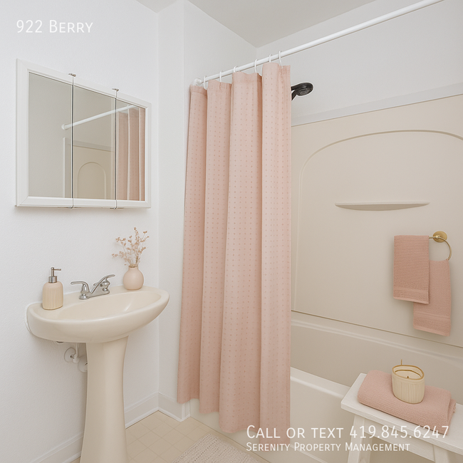 Building Photo - 922 Berry-
