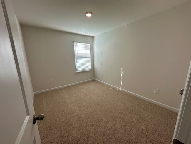 Building Photo - Graham