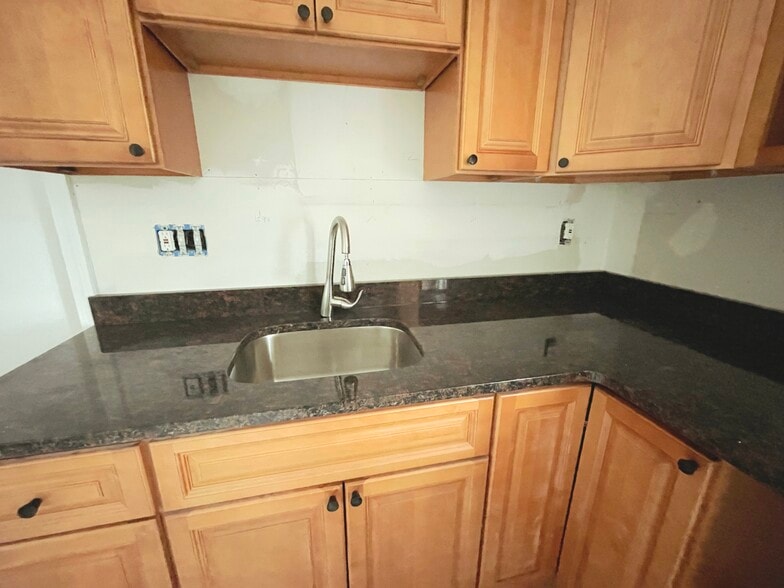 Building Photo - 16 Copenger St