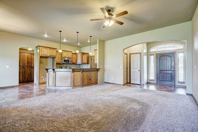 Building Photo - 1713 Pinewood Dr