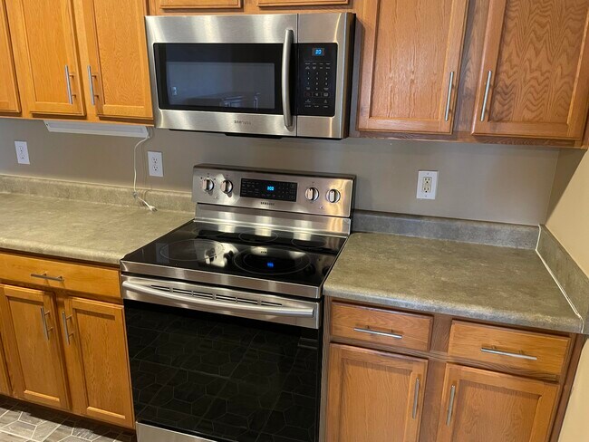 Building Photo - 1153 Fairman Way