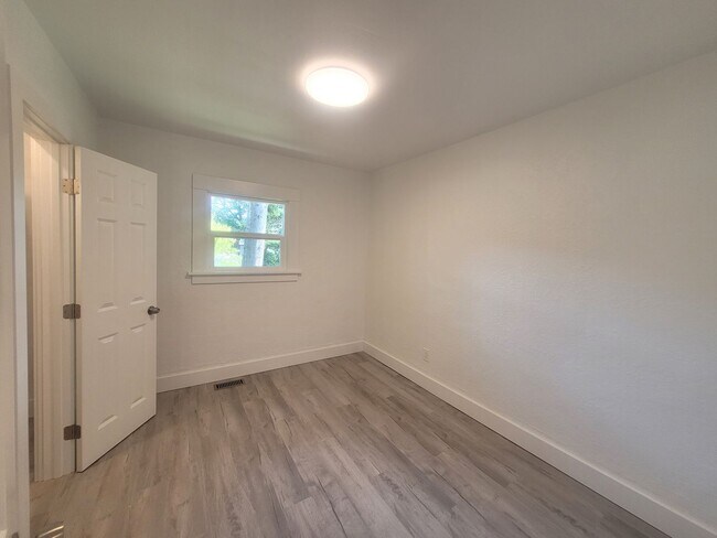 Building Photo - Remodeled 3 Bedroom Plus Office with Large...