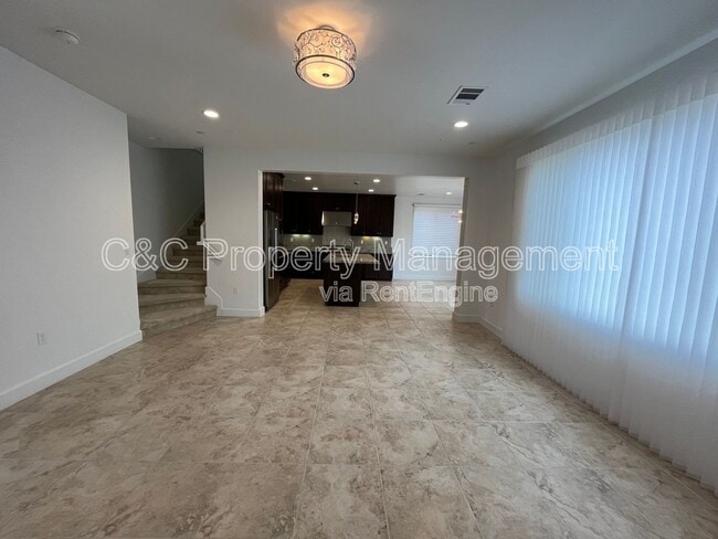 Building Photo - 2725 Parkview Wy