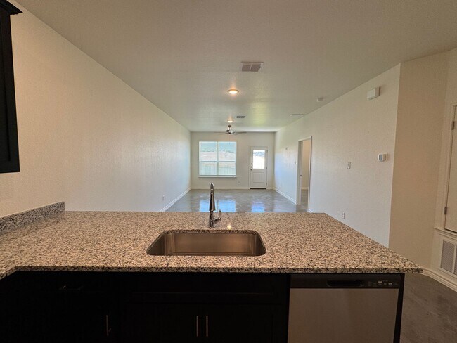 Building Photo - 636 Pacific Crest Trl