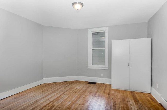 Building Photo - 3449 Snelling Ave