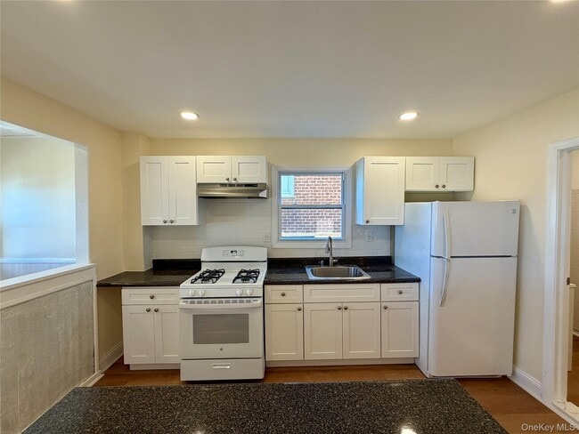 Building Photo - 116 Alexander Ave