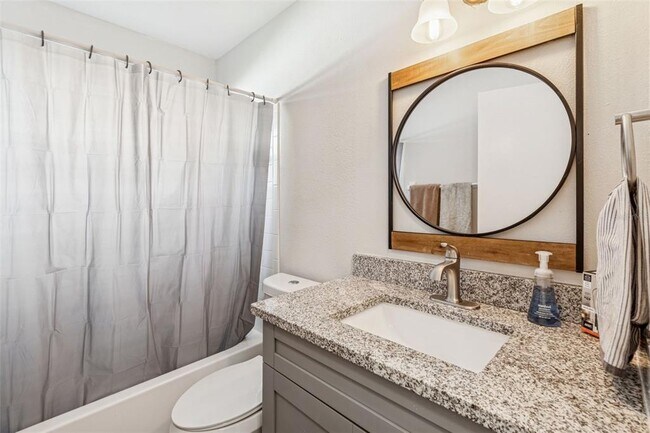 Building Photo - 2101 W Cherry St