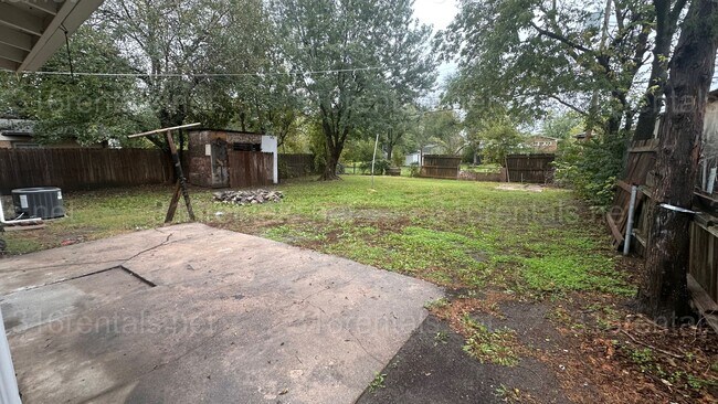 Building Photo - $1195 - 3 bed 1 bath with basement - Single Family Home located in the Southwest neighborhood