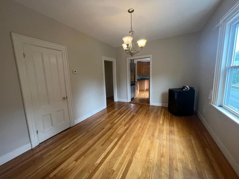 Building Photo - 76 Chestnut St